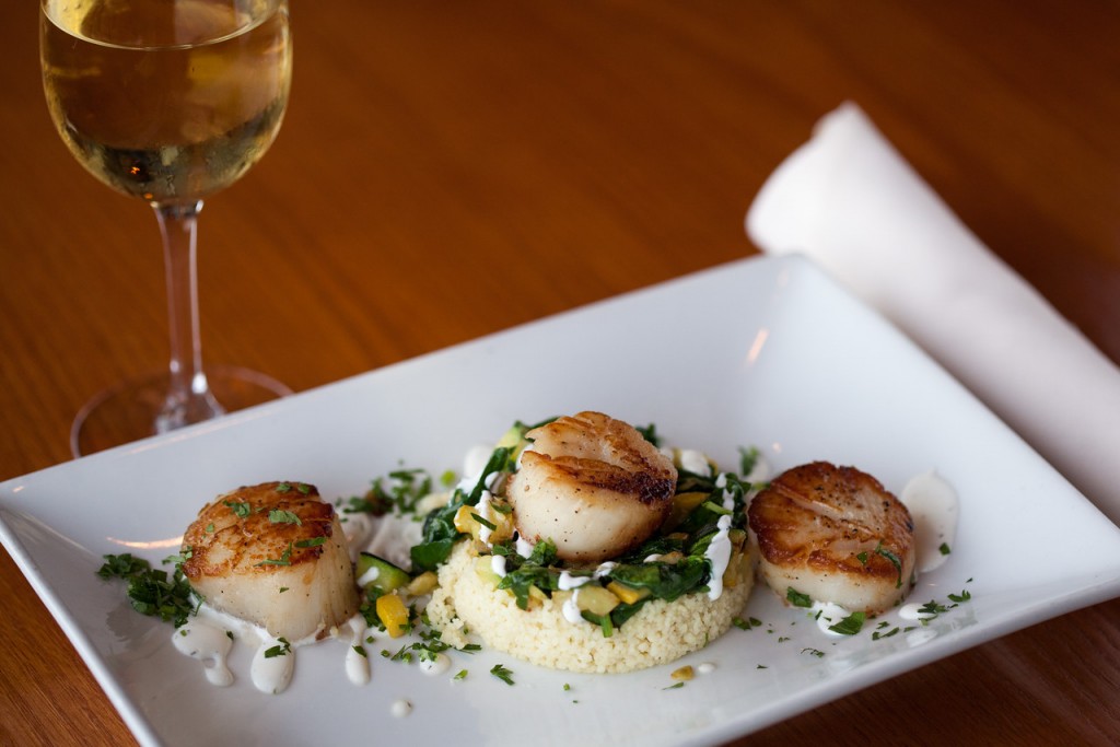 cafe_pan-seared-sea-scallops-4